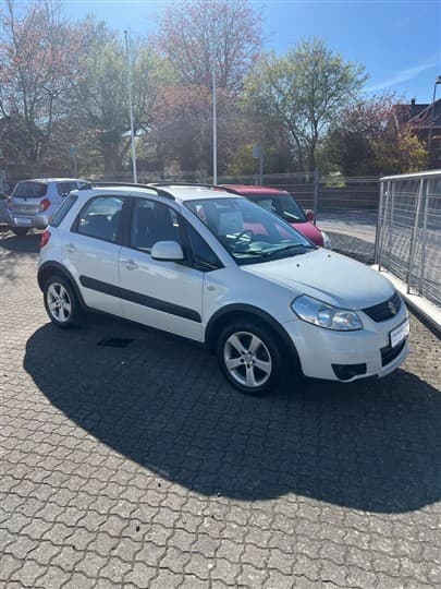Suzuki sx4 16 gl j 107hk 5d