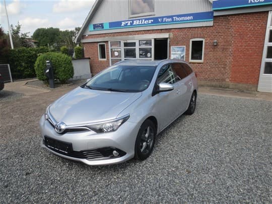 Toyota auris touring sports 12 t t2 comfort safety sense 116hk stc 6g